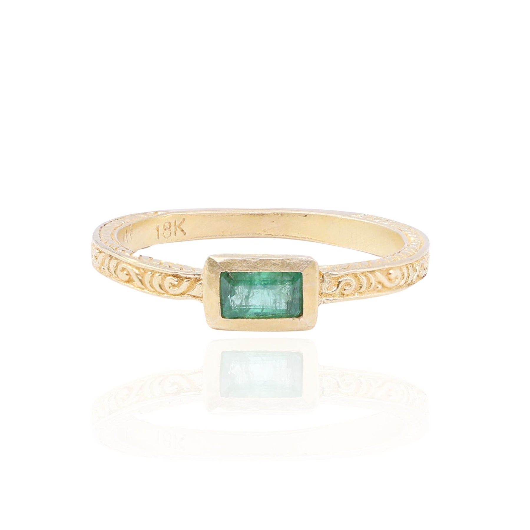 STEVEN BATTELLE 18K YELLOW GOLD RECTANGULAR BEZEL-SET EMERALD RING