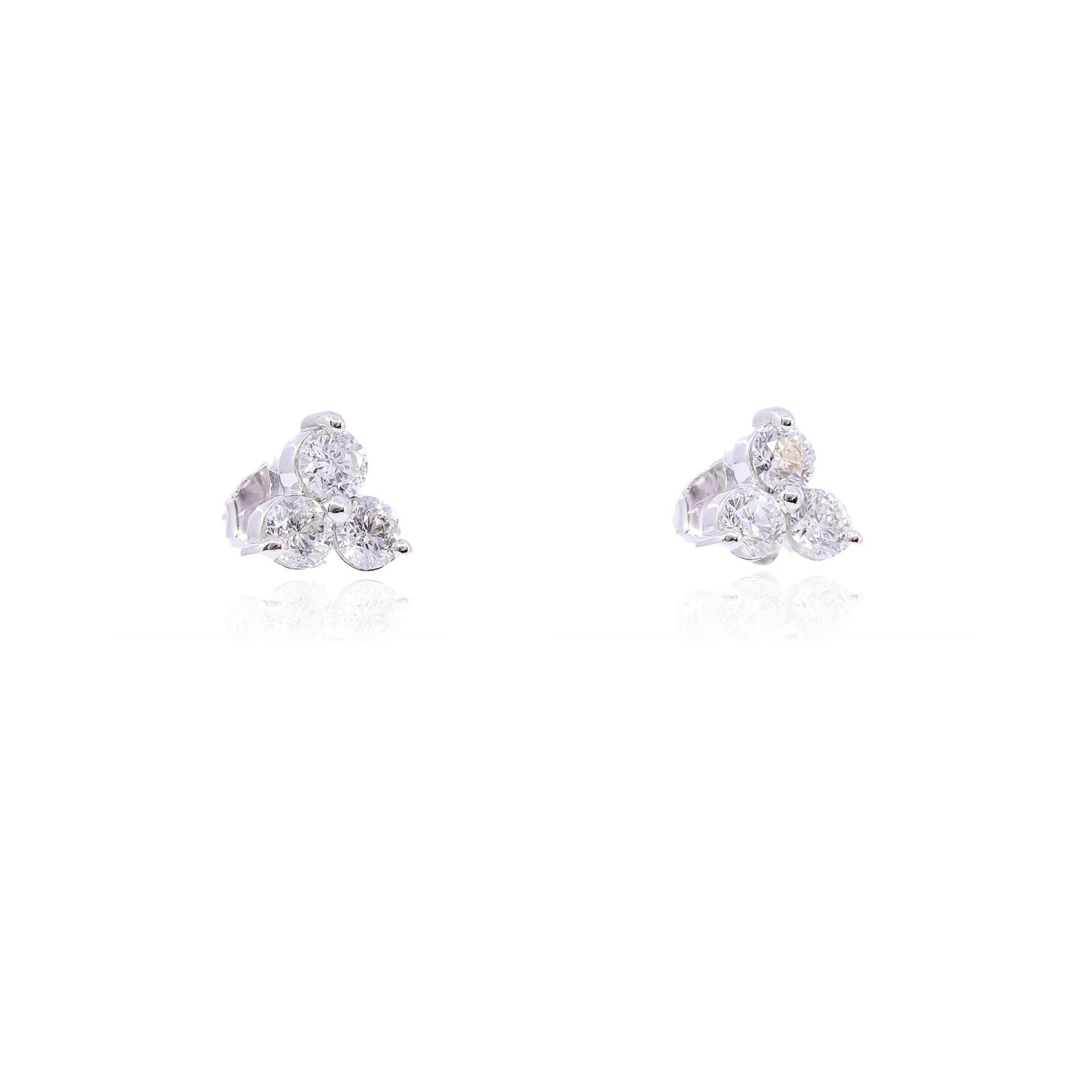 14K WHITE GOLD DIAMOND CLUSTER STUD EARRINGS - 0.95CTW