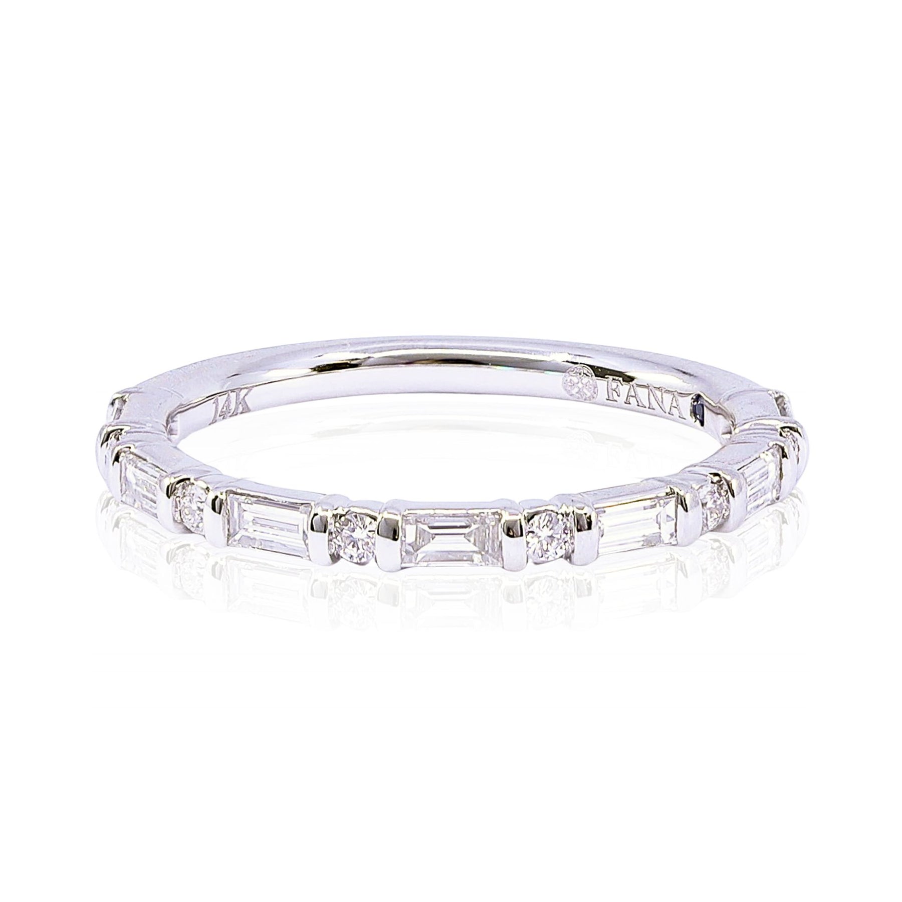 14K WHITE GOLD DIAMOND BAGUETTE AND ROUND BAND - 0.55CTW