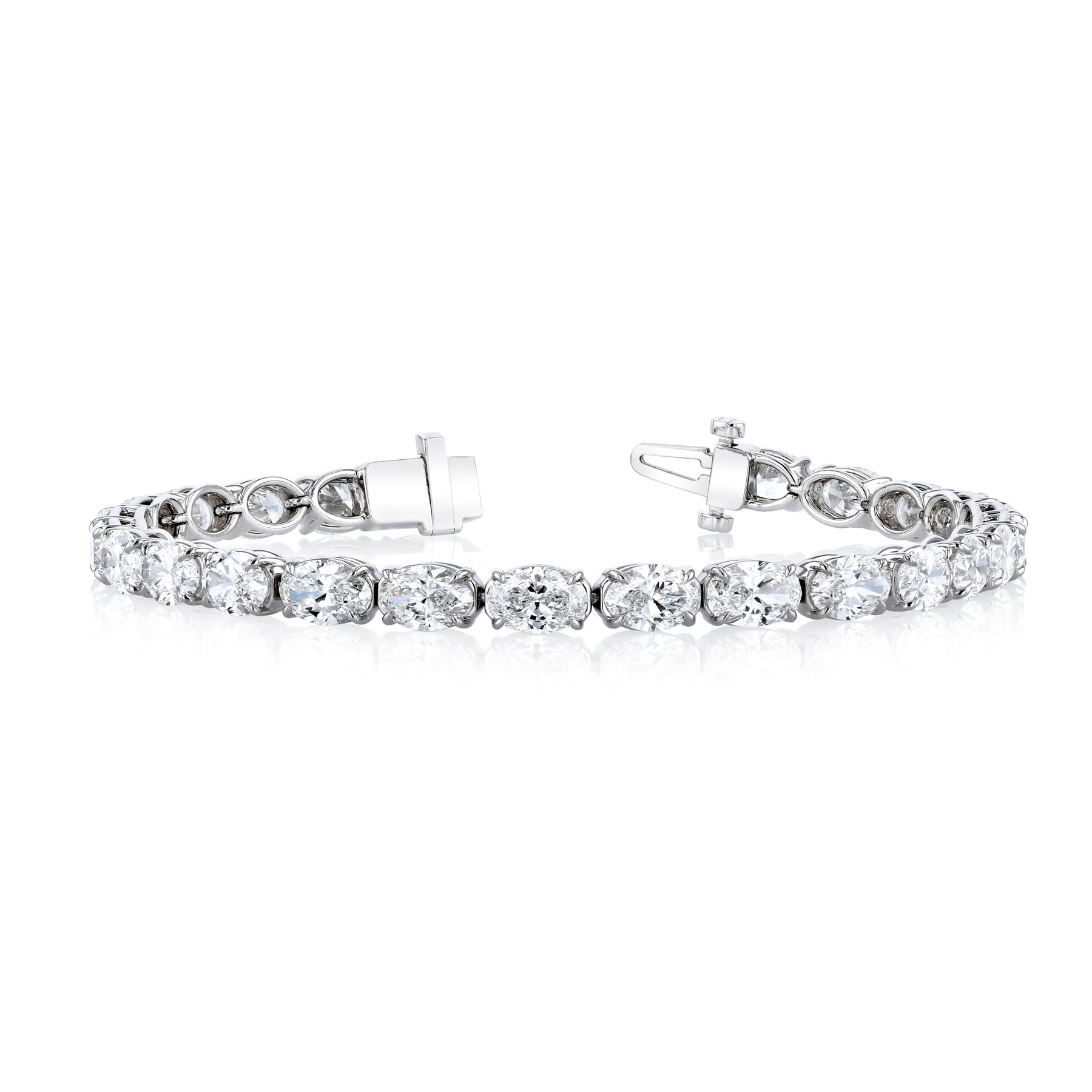 18K WHITE GOLD OVAL DIAMOND TENNIS BRACELET - 4.36CTW